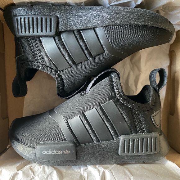 Toddler slip on Adidas size 5 all black Originals never worn - Picture 2 of 9